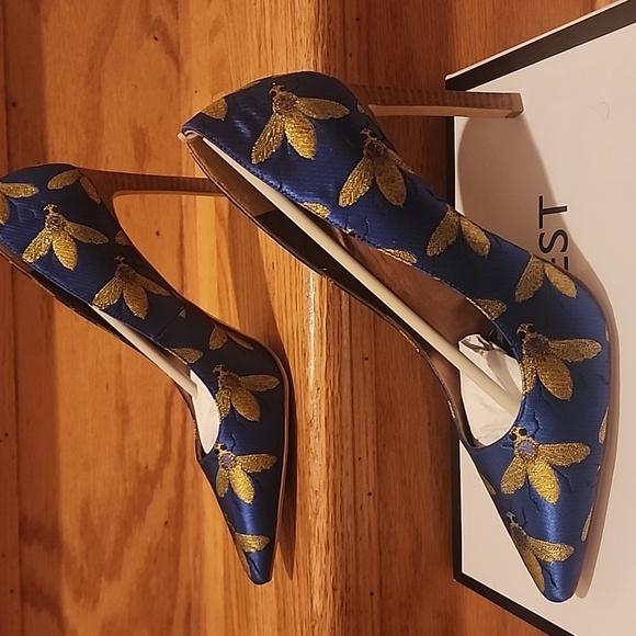 New In Box Nine West "NW Tatiana" Blue Gold Bee Pumps 9.5 - Picture 6 of 11